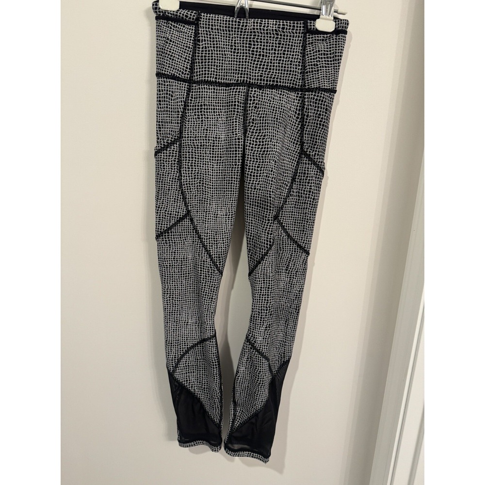Lululemon Black Geometric‎ Mesh Crop Leggings Size 2